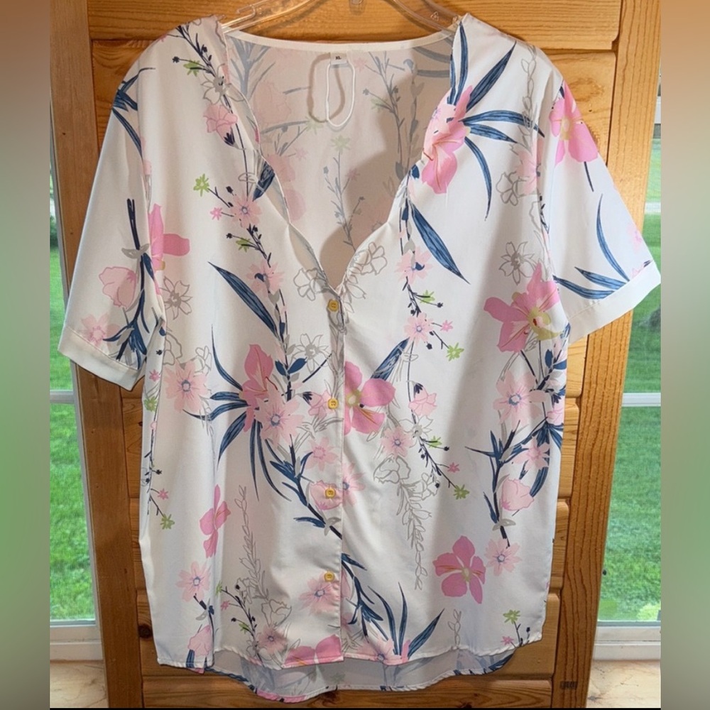 Floral Orchid Scalloped Neckline Button-Up Blouse - White and Pink XL